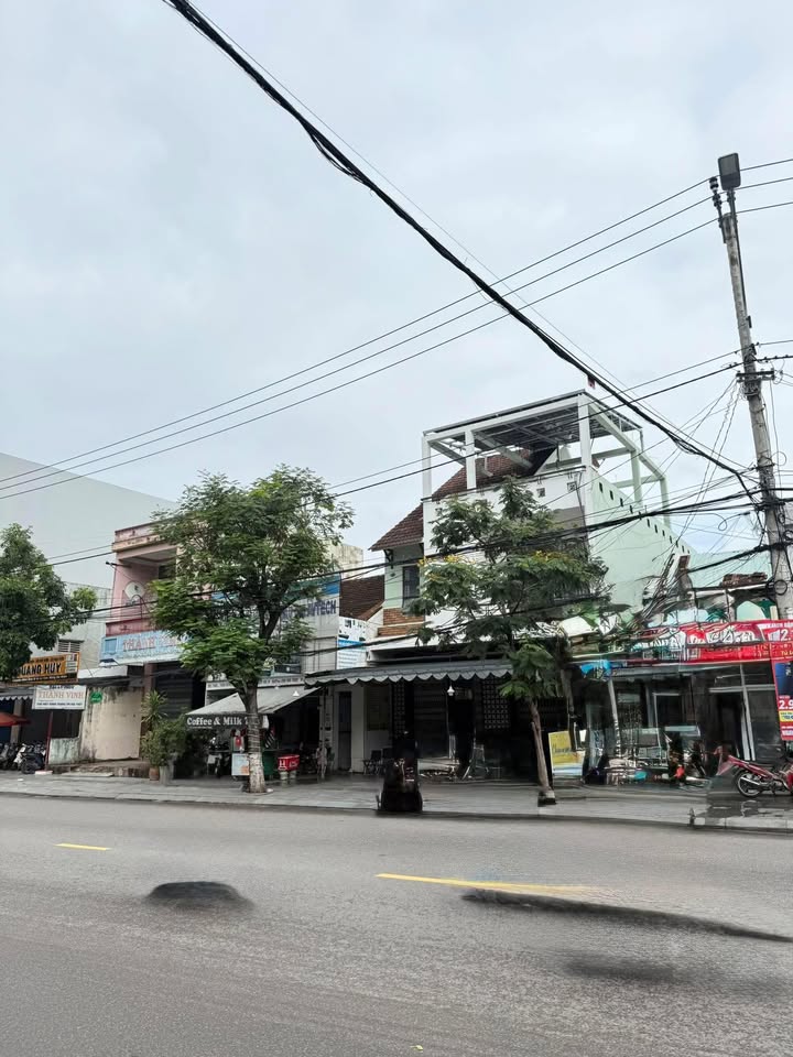 Cho thuê nhà nguyên căn mặt tiền Nguyễn Thị Định, Quy Nhơn 200m² giá 45 triệu - Khu vực kinh doanh sầm uất!