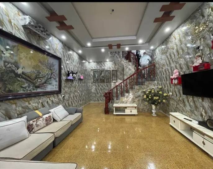 Nhà 3 tầng chính chủ tại phường Tân Thịnh, Hòa Bình - Giá 3.2 tỷ, thương lượng tốt!