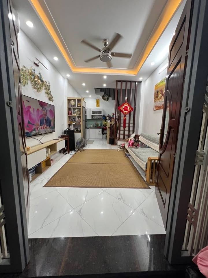 Nhà 5 tầng Lạc Long Quân 30m² - Gần Hồ Tây, Chợ Xuân La - Chính chủ bán gấp!