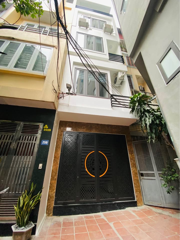 Nhà 5 tầng 27 Võ Chí Công, Tây Hồ, 35m² - Giá thỏa thuận, bán gấp!