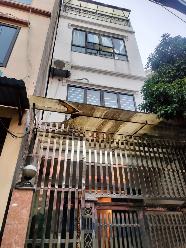 Nhà Phú Thượng 60m² giá thỏa thuận - Ô tô đỗ cửa, tiện ích đầy đủ!