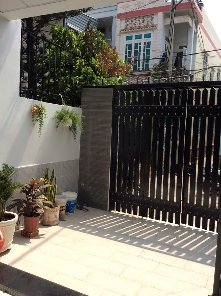 Nhà riêng hẻm 5m Tân Thới Nhất, Quận 12, 120m² giá 6.2 tỷ - Sổ hồng chính chủ!