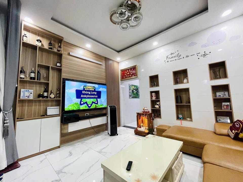 Nhà đẹp Gò Vấp 47m² giá 4.2 tỷ - Nội thất cao cấp, vào ở ngay!