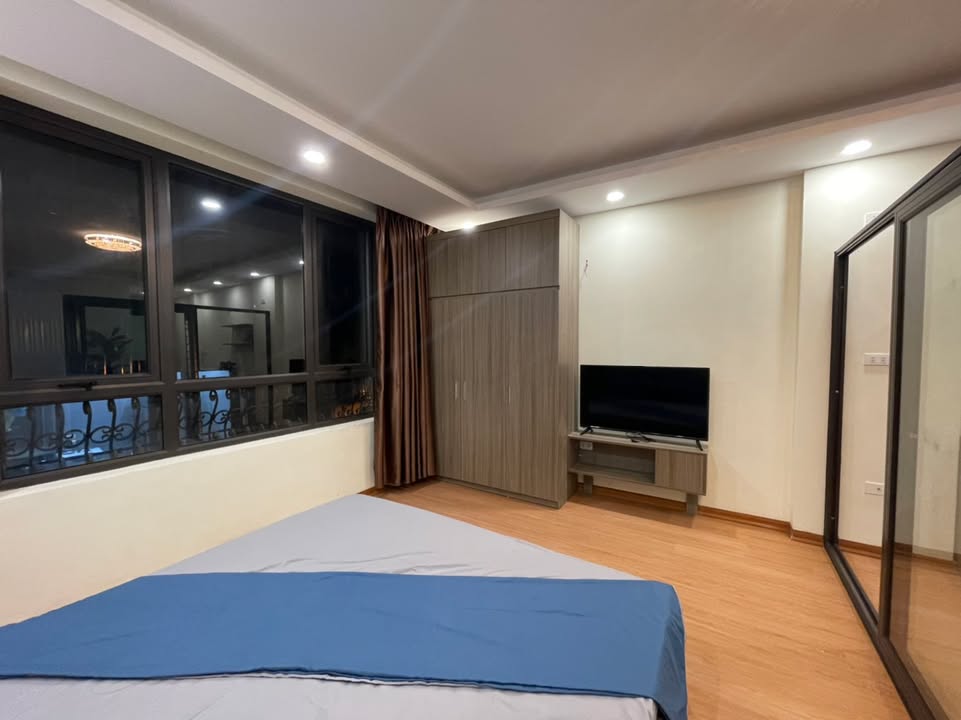 Căn hộ cho thuê Ngõ 87 Nguyễn Khang 40m² - Ô tô đỗ cửa, nội thất đầy đủ!