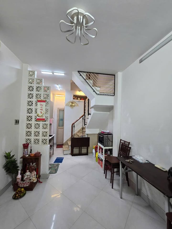 Nhà bán đường An Dương Vương, P4, Q5, 32m² giá 3.7 tỷ - Thiết kế hiện đại, tiện ích đầy đủ!