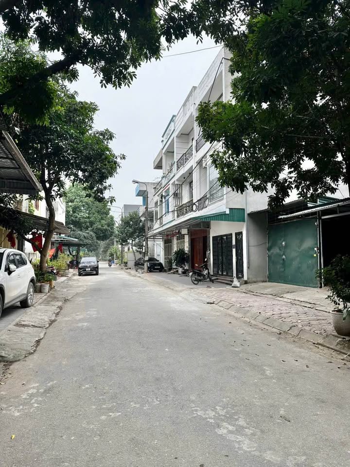 Đất phân lô Thịnh Lang Hòa Bình 73m² giá 2 tỷ - Đường ô tô tránh, vỉa hè rộng!