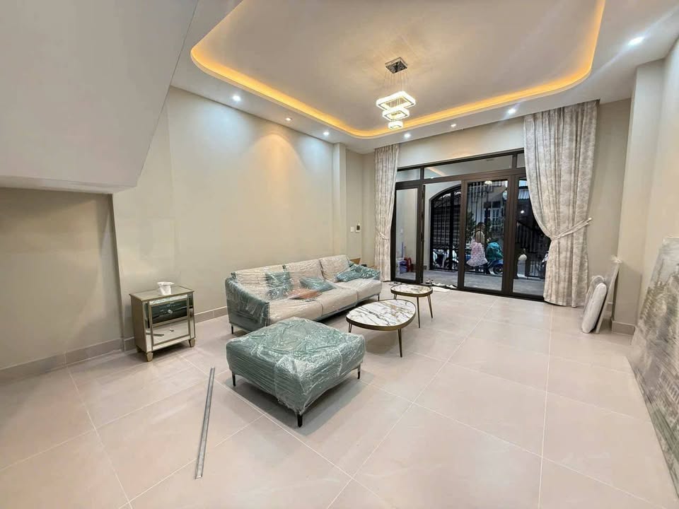 Nhà phố 3 tầng mặt tiền đường Mạc Đĩnh Chi, Đà Lạt 80m² giá 13.5 tỷ - Đầu tư sinh lời tuyệt vời!