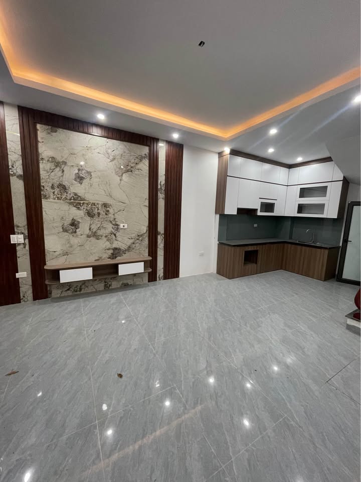 Nhà cho thuê 4,5 tầng tại Thượng Cát 6 triệu - Full nội thất, sẵn sàng vào ở!