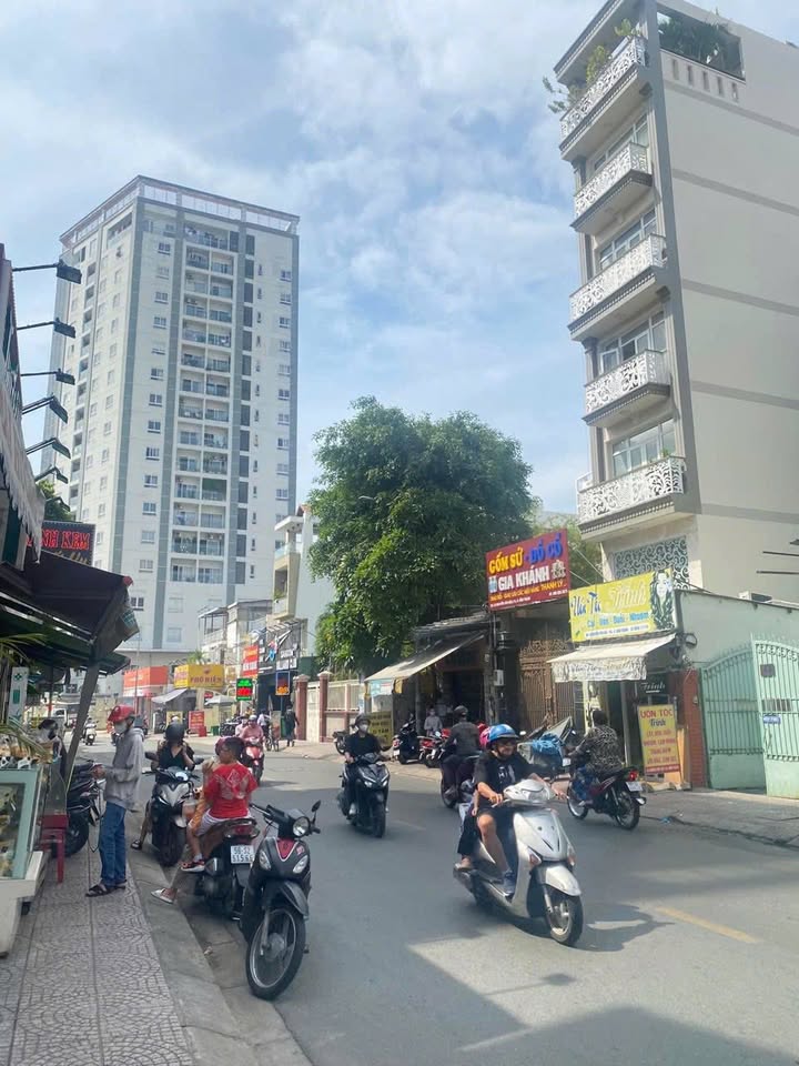 Nhà mặt tiền Nguyễn Văn Đậu, Bình Thạnh 80m² giá 14.79 tỷ - Đầu tư sinh lời ngay!