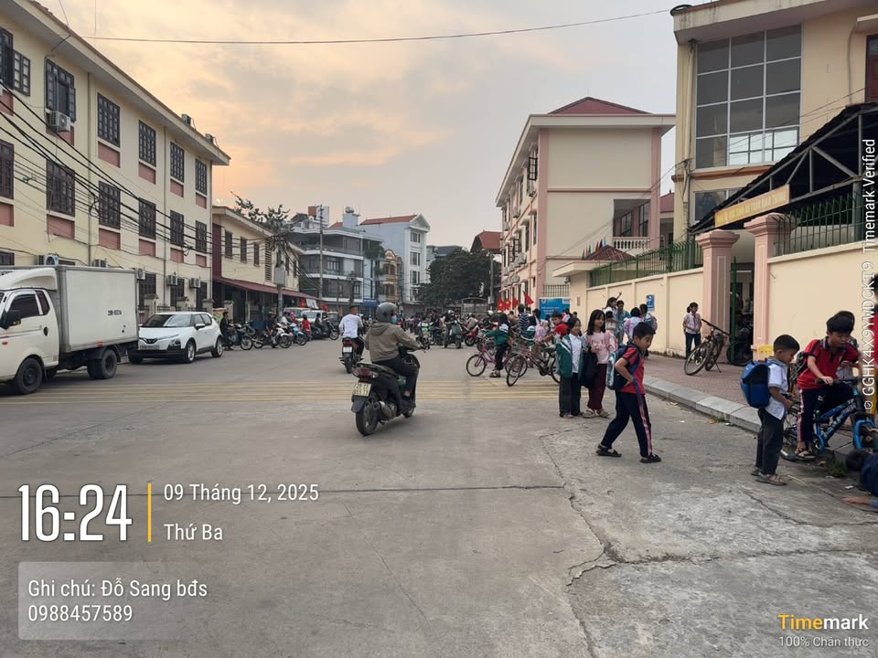 Nhà đẹp Trang Hạ Từ Sơn 75.5m² - Kinh doanh sầm uất ngay trường học!