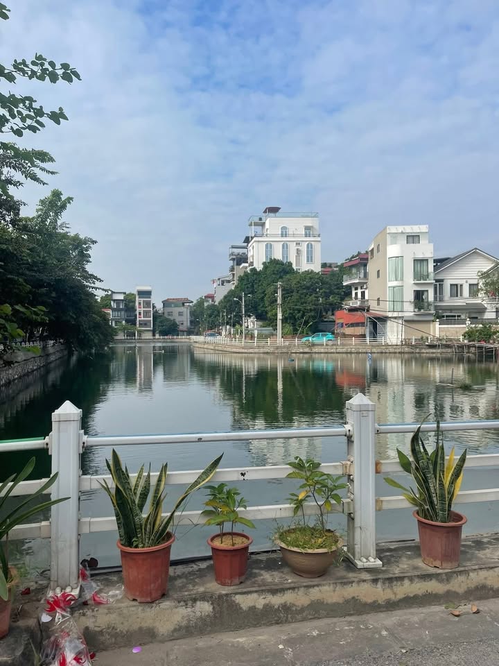 Lô đất Ngọc Thụy 96.3m² giá thương lượng - Vị trí đỉnh cao gần hồ điều hòa!