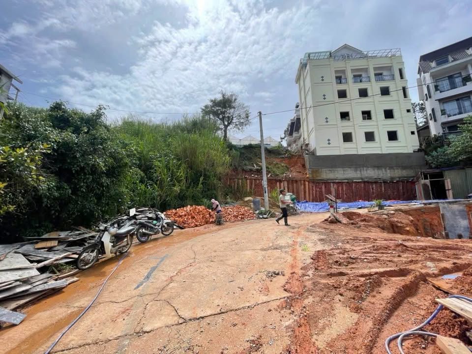 Bán đất xây dựng Đà Lạt 70m² giá 2.1 tỷ - Vị trí đắc địa, xây dựng tự do!