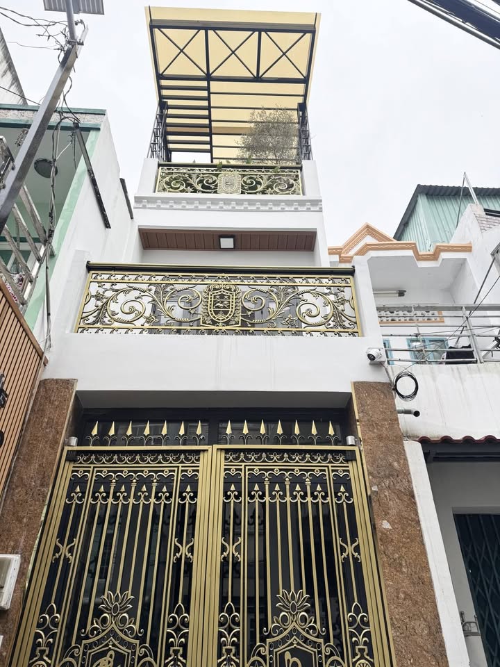 Nhà 4 tầng BTCT Tô Hiệu Tân Phú 32m² giá 5.2 tỷ - Full nội thất sang trọng!