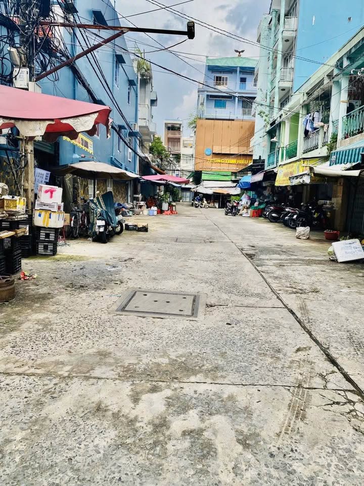 Mặt tiền kinh doanh Lãnh Bình Thăng, quận 11, 42m² giá 6 tỷ - Cơ hội đầu tư hấp dẫn!