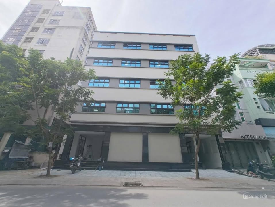 Cho thuê tòa nhà mới xây quận 10, 170m² - Vị trí đắc địa, sẵn sàng kinh doanh!