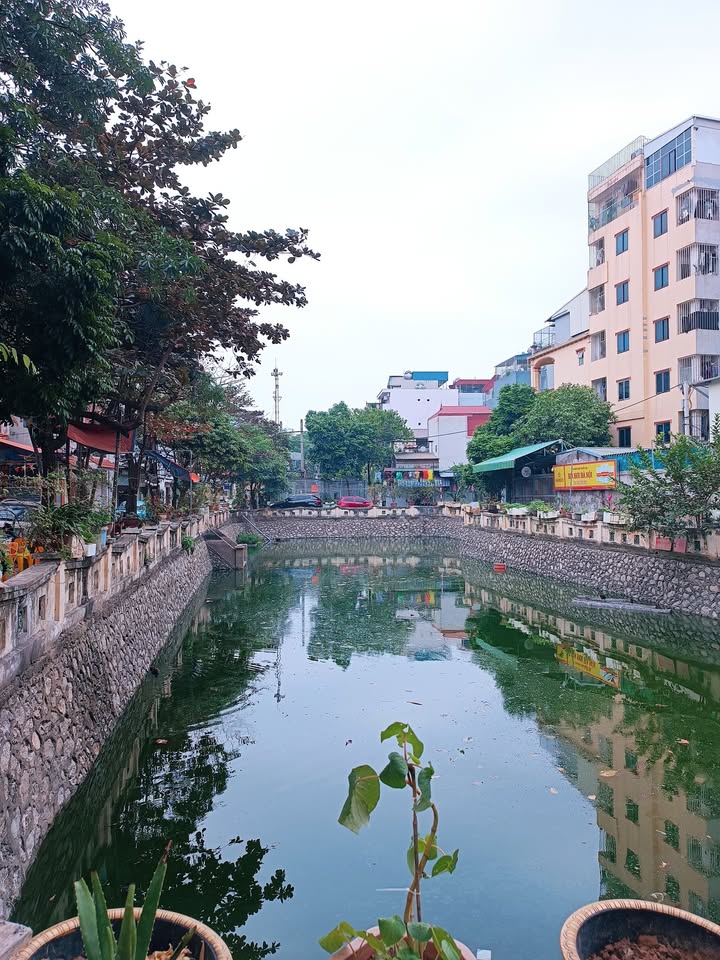 Cho thuê mặt bằng kinh doanh tại phố Phú Kiều, 45m² chỉ 9.5 triệu - Lô góc 2 mặt tiền, view hồ hấp dẫn!