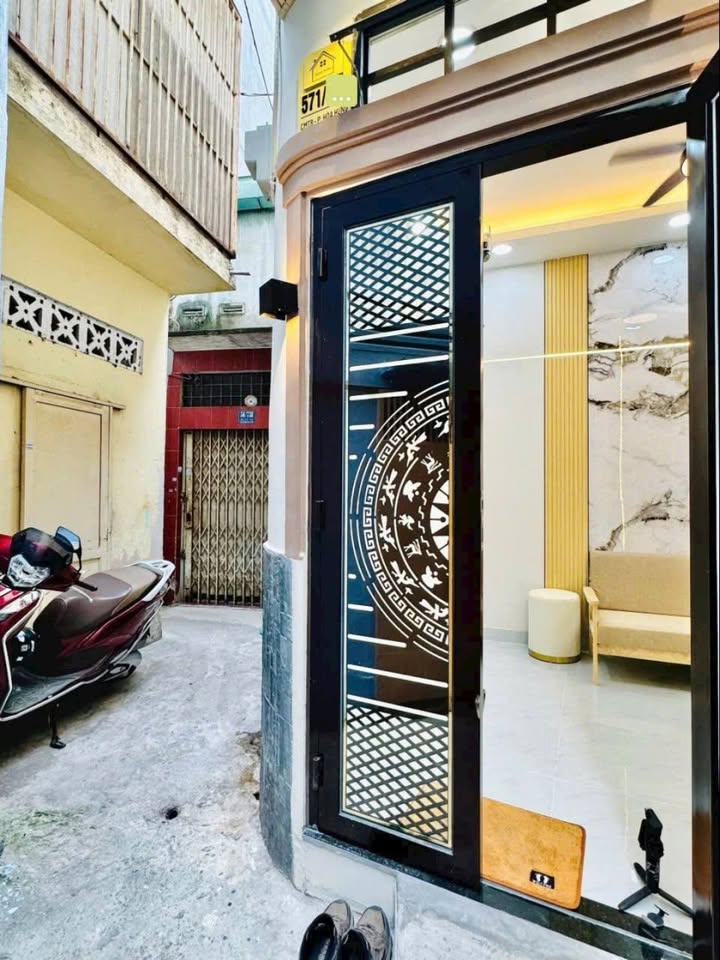 Nhà đẹp 4 tầng hẻm 571 CMT8, Quận 10, 15m² - Giá chỉ 3.85 tỷ, thương lượng ngay!