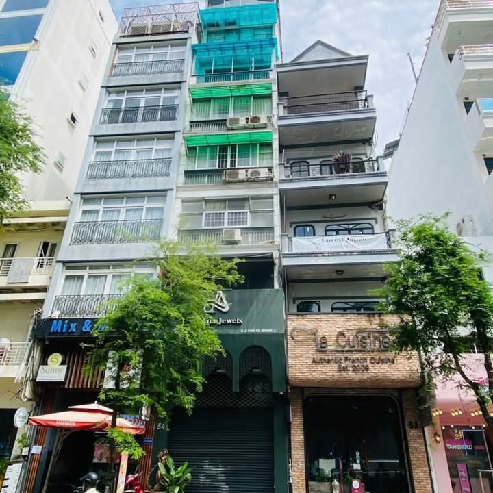 Nhà mặt tiền Lê Thánh Tôn, Quận 1, 88m² giá 90 tỷ - Cơ hội đầu tư sinh lời!
