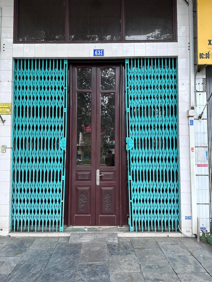 Cho thuê nhà mặt đường Nguyễn Văn Cừ, Hạ Long - 4 tầng thang máy, 4 phòng ngủ