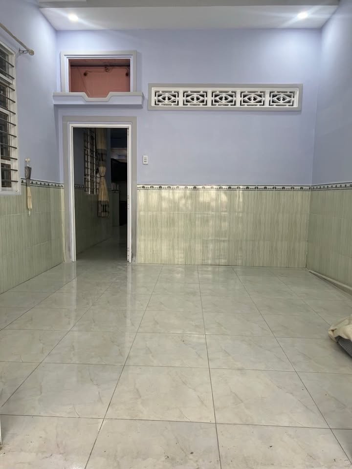 Nhà phố Nguyễn Văn Tạo, Nhà Bè 85m² giá 2.3 tỷ - Sổ hồng riêng, hẻm xe hơi