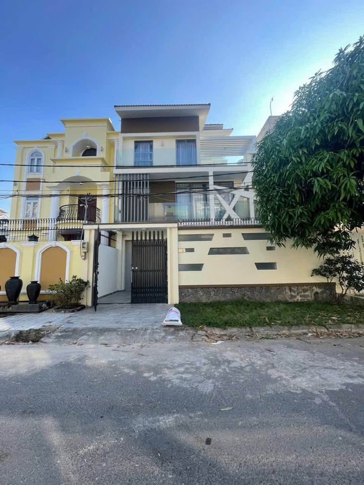 Biệt thự khu dân cư Vĩnh Lộc, Bình Tân, 200m², giá 17.5 tỷ - Thương lượng cho khách thiện chí!
