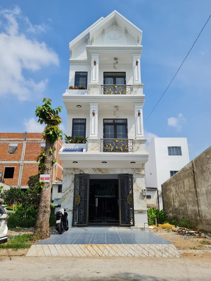 Nhà 2 Lầu Mới Xây Đẹp tại Đường D4, KDC Hồng Loan, Cái Răng, 5.95 tỷ - Full Nội Thất