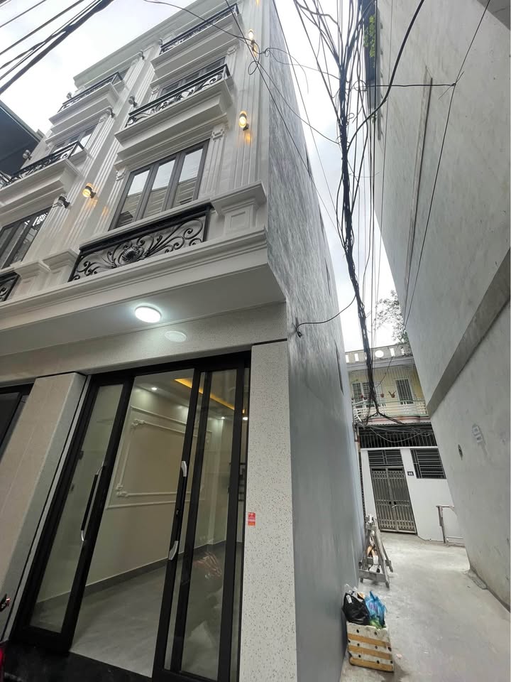 Nhà riêng 4 tầng Đông Khê 43m² giá 3.9 tỷ - Khu vực yên tĩnh, tiện ích đầy đủ!