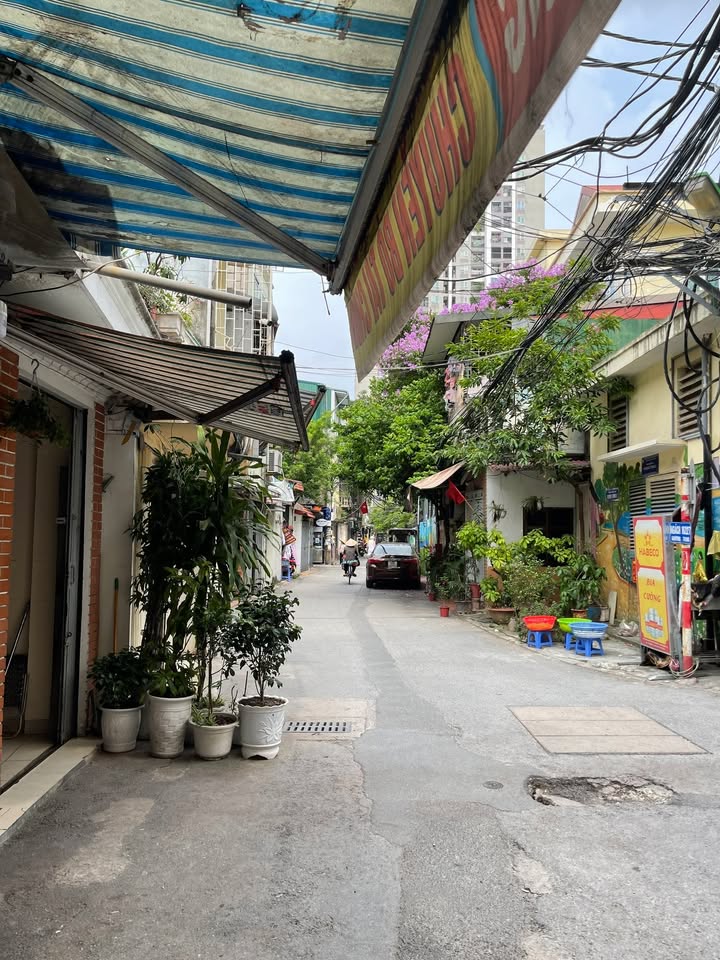 Mặt bằng kinh doanh Khương Trung 70m² - Đắc địa, xe ô tô đỗ cửa!