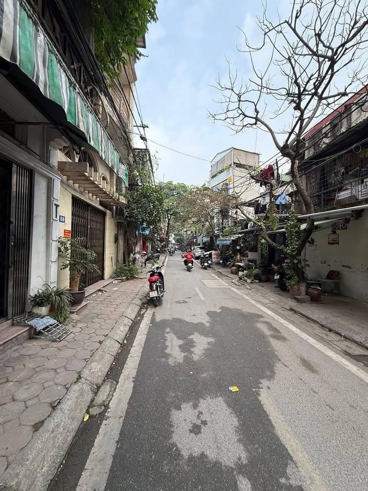 Cho thuê nguyên căn mặt tiền đường Bùi Ngọc Dương, 30m² giá 11 triệu - Thích hợp cho kinh doanh!