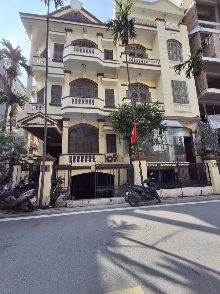 Biệt thự phố Hàng Bún, Ba Đình 400m² giá 250 triệu - Không gian sống lý tưởng!