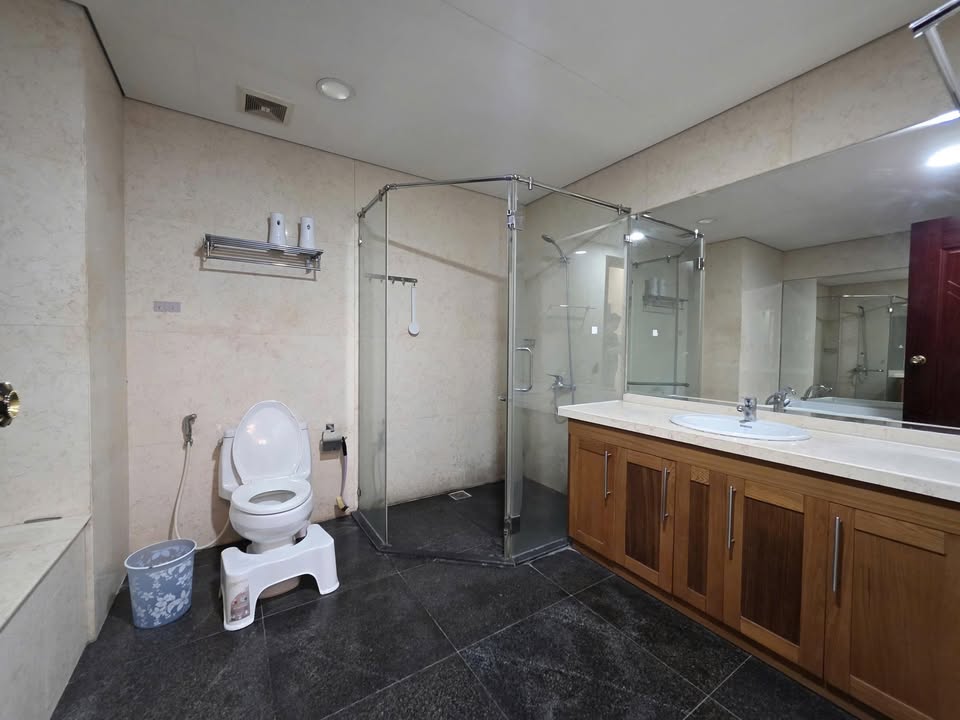 Căn hộ 2 ngủ Tòa R4 Royal City 112m² giá 20 triệu - Full nội thất sang trọng!