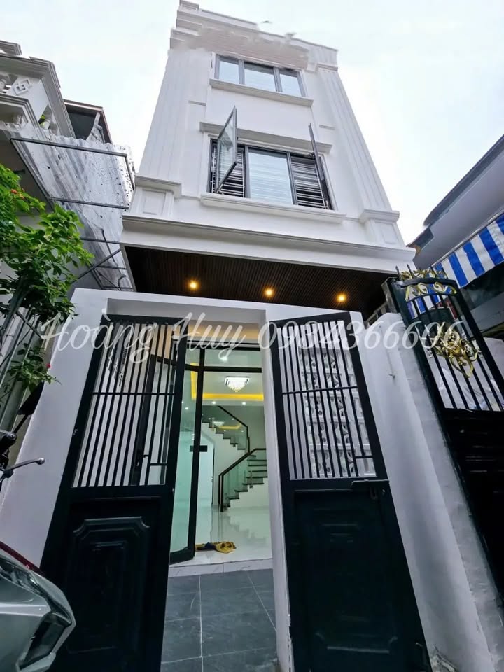Nhà 3,5 tầng mặt tiền Tô Hiệu 59m² giá 3.55 tỷ - Sân cổng riêng tiện nghi!