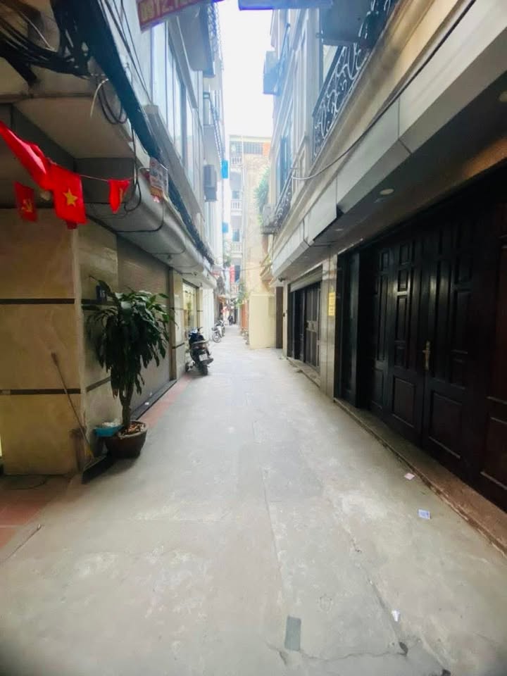 Nhà phố Ba Đình 30m² giá 8.9 tỷ - Vị trí đắc địa, kinh doanh sầm uất!