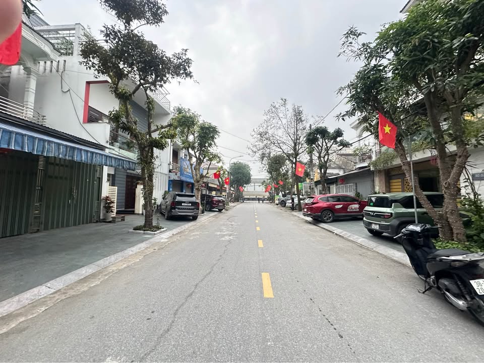 Đất mặt đường Đào Duy Từ, phường Trường Thi, 190m² - Giá thỏa thuận, vị trí đắc địa!