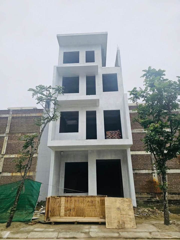 Nhà 4 tầng Hưng Lộc 102m² giá 5 tỷ - Đầu tư sinh lời tuyệt vời!