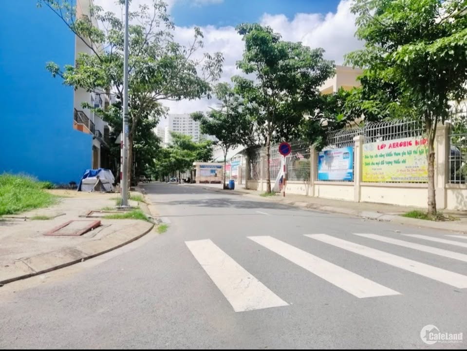 Nhà bán quận 8, 30m² giá 4 tỷ - Vị trí trung tâm, tiện ích đầy đủ!