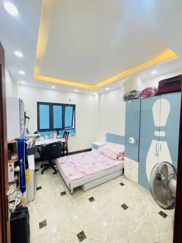 Nhà mặt ngõ Chùa Láng, Đống Đa, 34m² giá 8 tỷ - Kinh doanh đỉnh cao!
