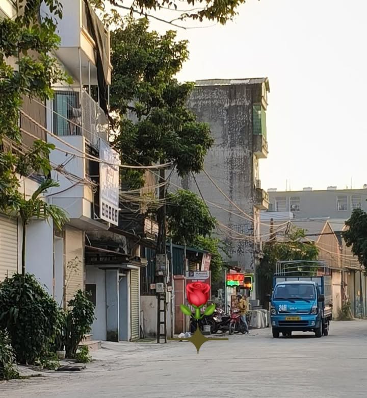 Mặt phố Đông La An Khánh 35m² giá 7.1 tỷ - Kinh doanh sầm uất, ô tô tránh!