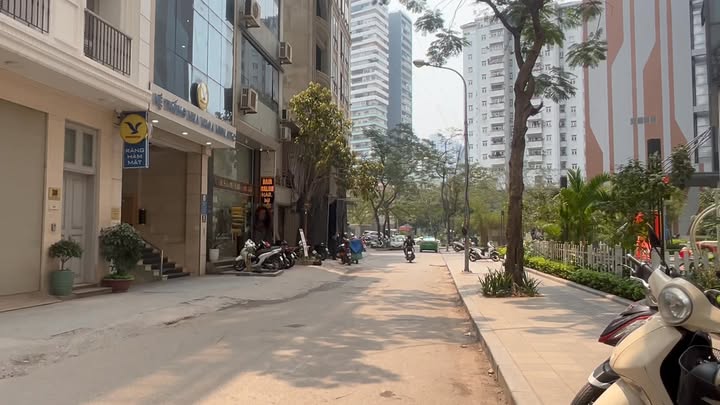 Bán nhà mặt phố Lê Văn Lương quận Thanh Xuân 80m² giá 40 tỷ - Kinh doanh sầm uất!