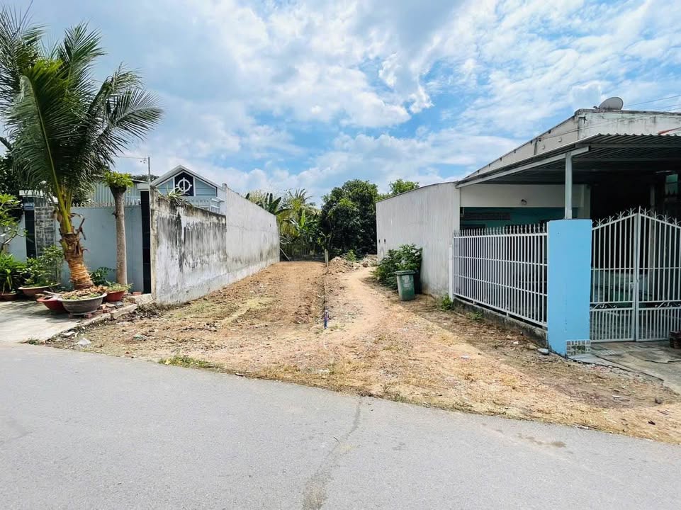 Đất nền Phước Vĩnh An Củ Chi 180m² giá 1.65 tỷ - Vị trí đẹp, giao thông thuận lợi!