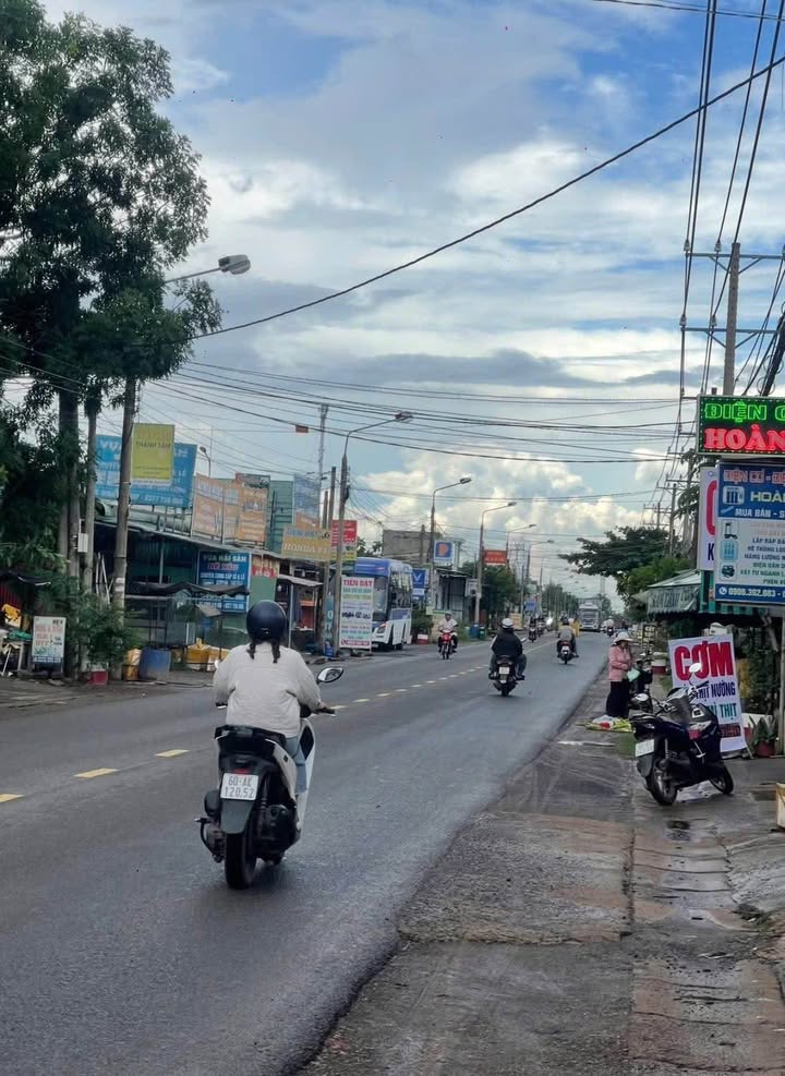 Đất nền góc 2 mặt tiền Đ. Nguyễn Hoàng, Sông Trầu 588m² giá 8 tỷ - Vị trí đắc địa, thương lượng dễ dàng!