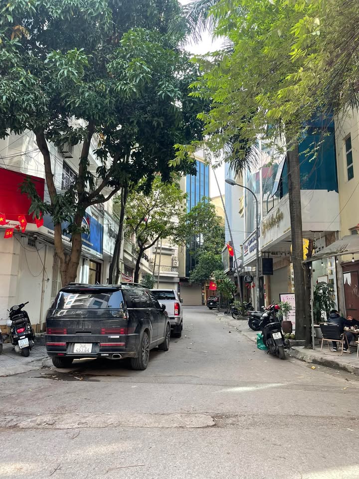 Nhà riêng đường Hoàng Sâm, Cầu Giấy 52m² giá 18 tỷ - Vị trí đắc địa, ô tô tránh nhau!