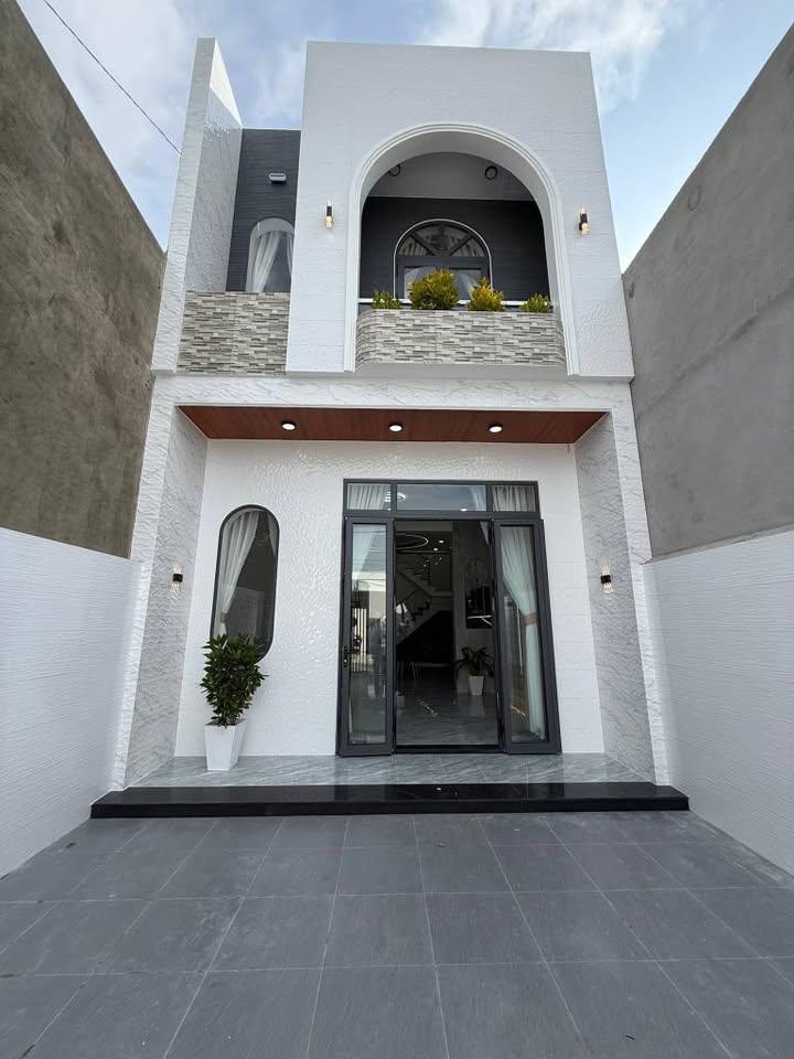 Nhà bán Trường Tây, Hòa Thành, Tây Ninh 130m² giá 2.09 tỷ - Mặt tiền đường nhựa 10m