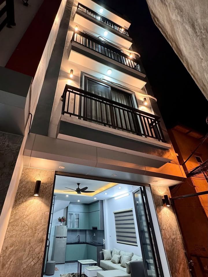 Nhà phố Minh Khai, quận Hai Bà Trưng 33m² giá 7 tỷ - Nhà mới, lô góc thoáng mát ngay trung tâm!