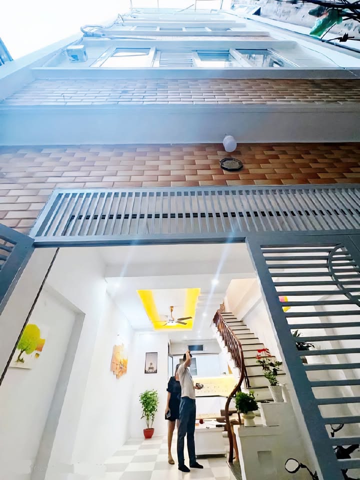Nhà 4 tầng Định Công 40m² giá 7 tỷ - Không gian sống thoáng đãng, tiện ích đầy đủ!