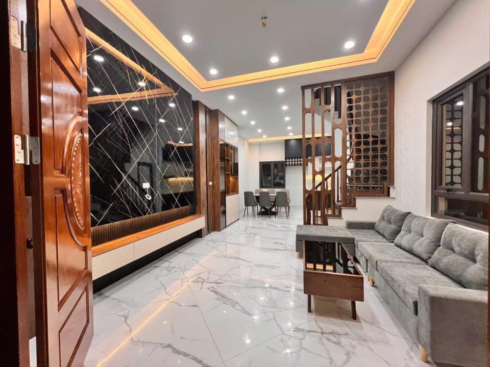 Nhà đẹp Minh Khai, Hai Bà Trưng 32m² giá 5.8 tỷ - Sổ đỏ chính chủ, vuông vắn!