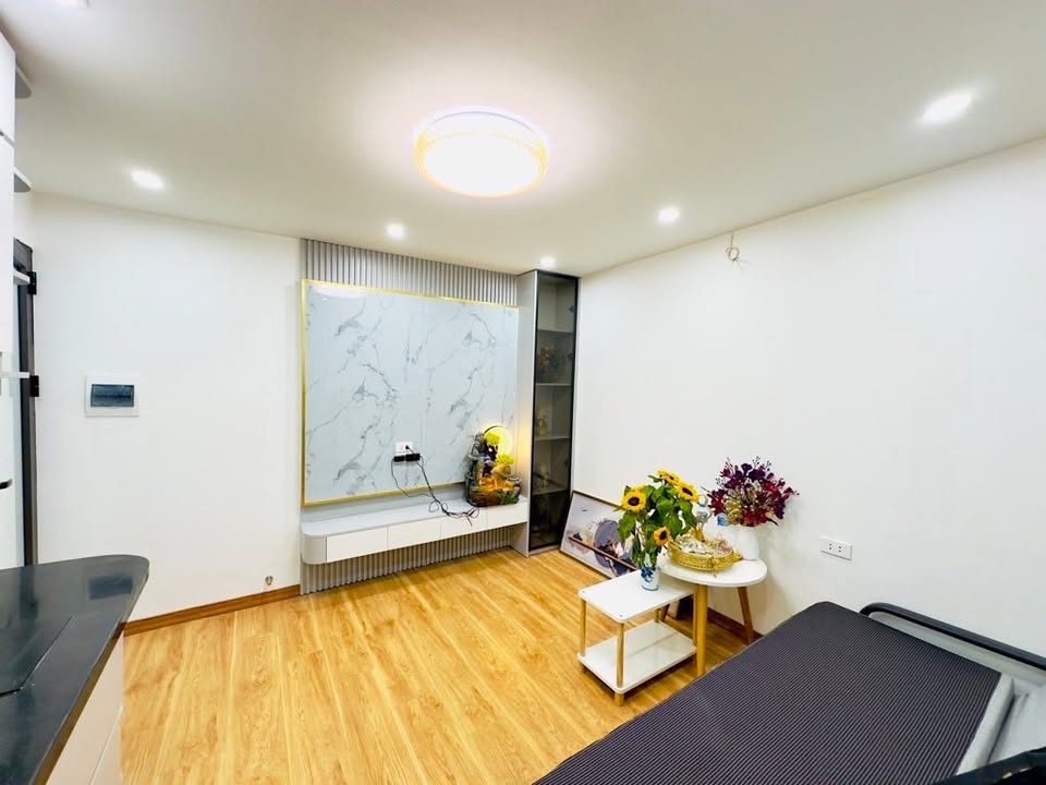 Căn hộ tập thể Quỳnh Mai, Hai Bà Trưng 50m² giá 2.88 tỷ - Thiết kế hiện đại, đầy đủ nội thất!