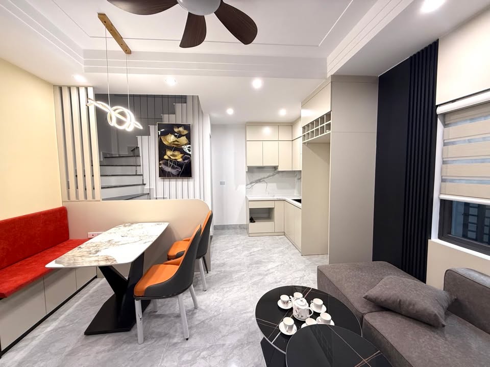 Nhà lô góc Minh Khai 35m² giá 7.59 tỷ - Tiện ích bạt ngàn gần Times City!