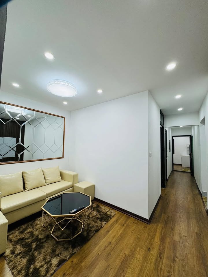 Căn hộ tập thể 4 tầng phố 8/3, quận Hai Bà Trưng 60m² - Nhà mới đẹp, giá thương lượng!