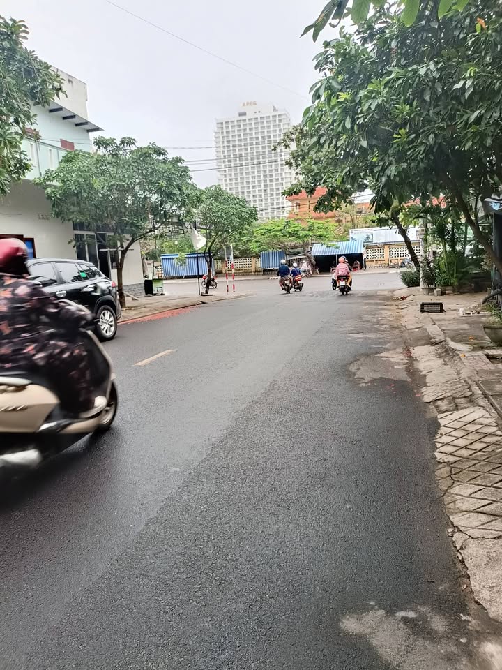 Nhà phố Bà Triệu, Tuy Hòa 87m² giá 6.7 tỷ - Vị trí đắc địa gần biển!